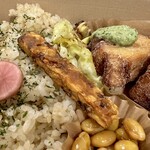 アルプスごはん - アルプスごはん弁当(\1,300) たかきびテンペ（もたいてんぺ×ふぁーむしかない）と二年熟成味噌（小池糀店）