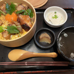 Akitahinaiji Doriseisan Sekininsha Nomise Honke Abeya - 極上親子丼¥1800（大盛り＋¥300）