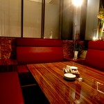 Haruyoshi Baru Rio - 2階のお席は一味違う雰囲気の空間。ふかふかのリッチなソファーが◎