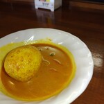 Chef Mama - カレー、ゆで卵に味が染みて美味しい、葉っぱのスパイスも思わず食べてしまった