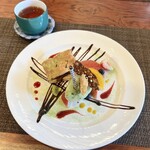 欧風料理 HIDE-TOMI - 本日のランチコース(\2,500) 干し柿のペーストとレーズンのパイ・キウイフルーツのシャーベット