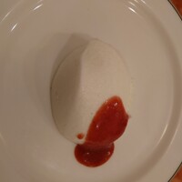 エリオ・ロカンダ・イタリアーナ - ヨーグルト　いちごソース