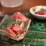 焼肉 しんうち 神楽坂 - 牛刺し盛り合わせ