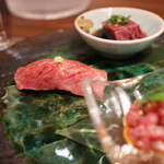 焼肉 しんうち 神楽坂 - 牛刺し盛り合わせ