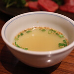 焼肉 しんうち 神楽坂 - もつしゃぶのスープ