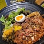 SPICY CURRY 魯珈 - 限定カレー 激辛キーマカレー～RED BRICK～のろかプレート