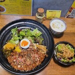 SPICY CURRY 魯珈 - 限定カレー 激辛キーマカレー～RED BRICK～のろかプレート＋ぷちサラダ＋ラッシー