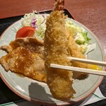 Youshoku Tsuchiya - プリップリで軽やかな揚げ上がりのエビフライ