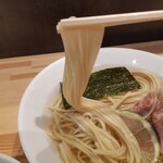 208854632 - うどんのような固めもっちりの麺　風味もばっちり！