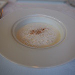 Restaurant Toeda - スープ：林檎の冷製スープ　キャネルの香り　カプチーノ仕立て