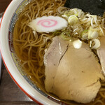 Shinasoba Itou - 魚介系だけで取ったスープに無かん水の細麺