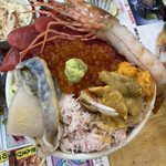 北のどんぶり屋 滝波食堂 - お互いのネタと活ホタテをシェア