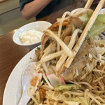 極濃湯麺 シントミ - 【2023.6.20(火)】麺の植えて盛り付けてある野菜炒め