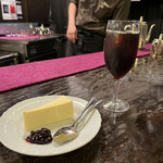 茜屋珈琲店 - 自家製のこっくりしたチーズケーキとご自慢のアイスコーヒーセット♡