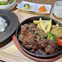 鉄板サイコロステーキランチ