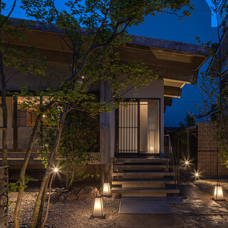 閑静な白金の一軒家。懐かしく、新しい空間です。