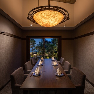 お祝い事にもぴったりな個室もご用意。