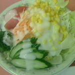 江南春 - 生野菜／野菜サラダフレンチドレッシングかけ３２０円（平成２５年８月）