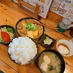 居酒屋 八郎右エ門 - ランチのもつ煮込み定食980円　美味しいしコスパ最高です！