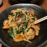 飲み喰い処 みんなでこれるもん - 豚てっちゃんピリ辛味噌炒め