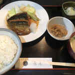 季節料理 長嶋 - 煮魚定食（サバ味噌）¥1,000-