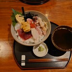 キッチン トット - ●特選海鮮丼（特上）　1,680円
      ●ご飯大盛り　50円