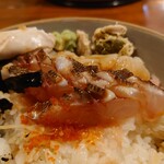 キッチン トット - イサキは炙られてる皮目の香ばしさもが良い感じ
      なかなか美味しいよねえ❕