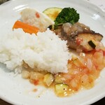 キッチン ブルー グローブ - 鰆は小さく、ラビゴットヴェルジュソースは刻みなので余りそう！、オンザライス