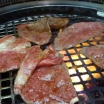 食道園 - お肉を焼いて