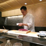 あじゅう田 - 店主の阿重田氏　素晴らしい料理＆楽しいハナシを提供してくれます