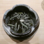 あじゅう田 - 途中の箸休めもずく酢でサッパリ