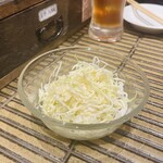 焼肉ホルモン 龍の巣 - 料理写真:お通しキャベツ