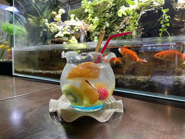 盃で泳ぐ金魚　大　ソメイヨシノ　置物 盃で泳ぐ金魚 大 ソメイヨシノ 置物 盃で泳ぐ金魚 大 ソメイヨシノ