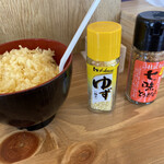 うどん　肉のうめぜん - 天かすと味変を常備
福岡県民柚子味も楽しむ