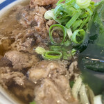 うどん　肉のうめぜん - 小間切れの肉は多め