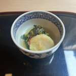 山玄茶 - 先付はホタテの天ぷらとほうれん草、ずいきのお浸し