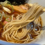 らーめん芝浜 - スープと綺麗に馴染んでたくさん持ち上げてくれます