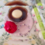 洋麺茶屋 牧家 伊達店 - 牧家のミルクプリンと水出しコーヒーのコラボ！バラは、うちの庭のプランターに咲いたバラ！と私の趣味で手作りしたアメジストのブレスレットです。