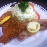 レストハウス山はた - グリルチキンの代わりにポークソテー＋カキフライ