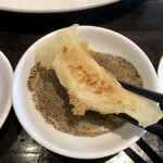 野方餃子 - 2種類の餃子のタレ　酢胡椒
