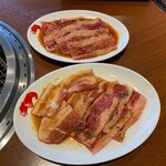 焼肉冷麺やまなか家 - 上）★元気カルビ（682円税込）／下）★　元気カルビ＆三元豚カルビ