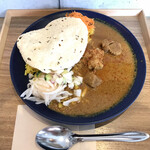 食堂喫茶 いぶくろ - ポークココナッツカレー　副菜３品付き
            優しい味わいのスパイスカリー！豚肉はほろっと柔らかく煮込まれており、食べながら笑顔になる…！