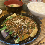 大塚 鳥忠 - ナスニラ味噌炒め定食