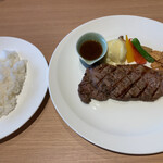 Karuizawasebuntsugorufuhigashikosuresutoran - 牛肉のグリル(2,800円)
