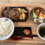 Gyuukaku Yakiniku Shokudou - 全部盛り定食¥1078  冷麺ハーフ¥440