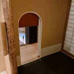 蕎麦おさめ - 部屋の出入り口