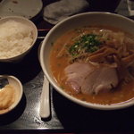 駒沢 ひろの亭 - 2013/8/26　再々訪　味噌ラーメン御飯付おろしニンニク添え