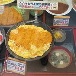 大山田パーキングエリア（下り線）スナックコーナー - ディスプレイ