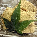 旅館 くらしき - 8月葉月の献立（御水菓子）　ワラビ餅　献立はピオーネなどのフルーツですが私はこれが好きなためリクエストします