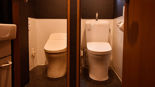 Horumon Yakiniku Shiawaseya - 2年前に改装の男女別トイレ
